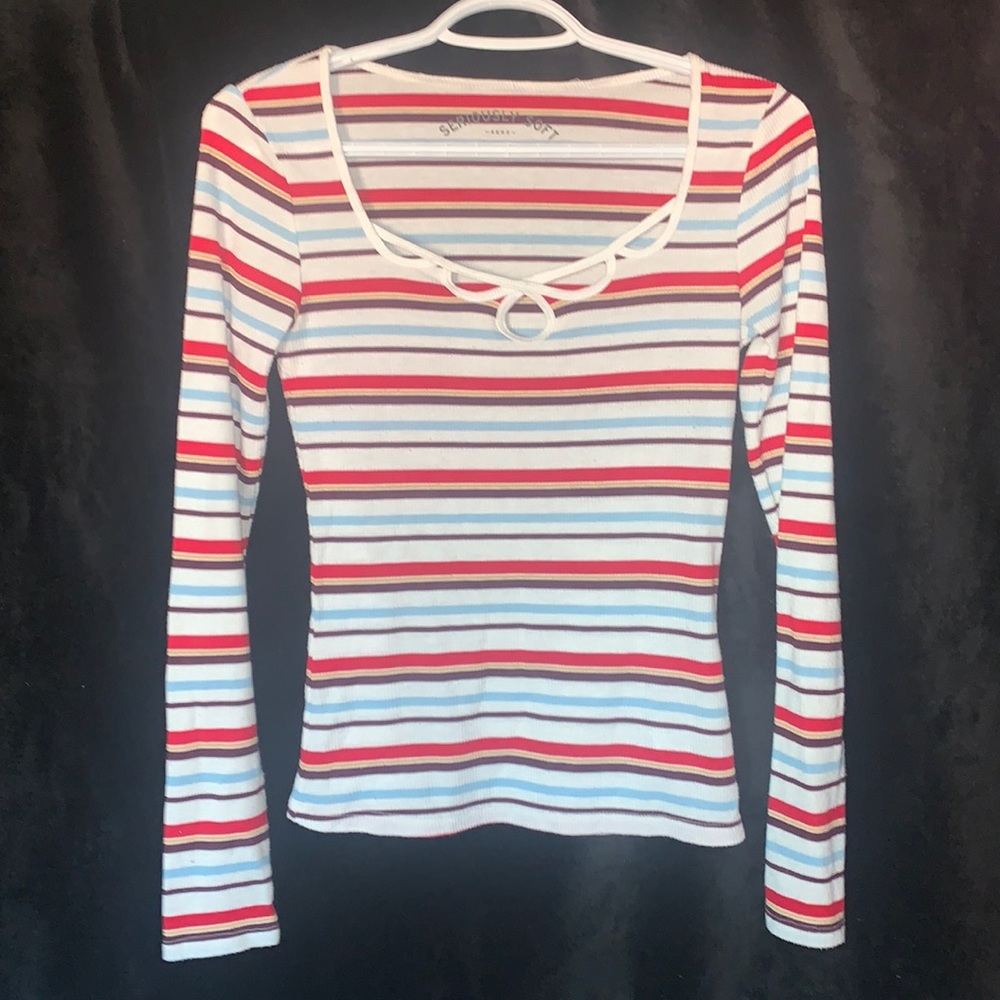 Top by aero ‘𝐬𝐞𝐫𝐢𝗼𝐮𝐬𝐥𝐲 𝐬𝗼𝐟𝐭’. Color white. Size M.